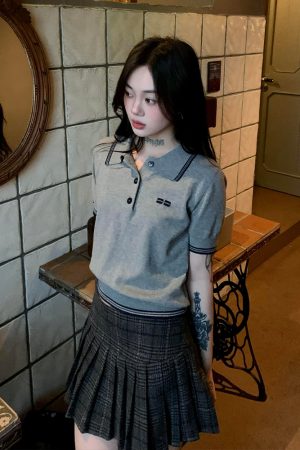 Korean-Style Retro Knitted Short Sleeve Polo Collar T-Shirt - Slim Fit College Style Summer Top for Women