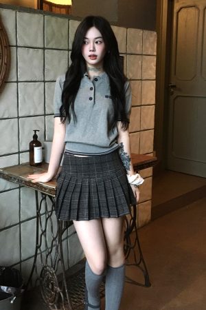 Korean-Style Retro Knitted Short Sleeve Polo Collar T-Shirt - Slim Fit College Style Summer Top for Women