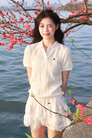 Korean-Style Retro Twisted Knit Short Sleeve Women's Summer Polo Shirt - Slim Fit White Top for Casual Chic Look