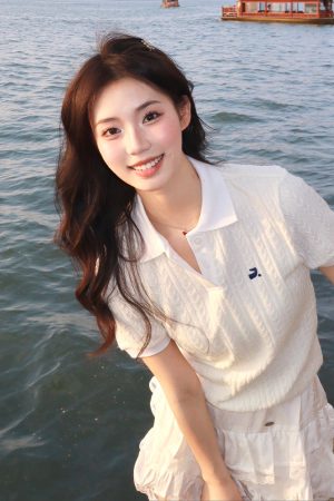 Korean-Style Retro Twisted Knit Short Sleeve Women's Summer Polo Shirt - Slim Fit White Top for Casual Chic Look