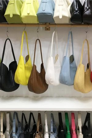 Korean Style Retro Woven Texture Handbag - Soft Leather Fashionable High-Quality Shoulder Tote Bag