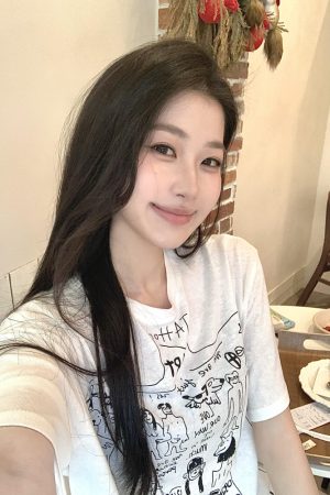 Korean Style Slightly Sheer Graffiti Print Sun Protection Loose Short Sleeve T-Shirt for Women - Casual Versatile Fashion Top