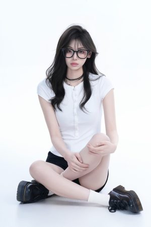 Korean Style Slim Fit Short Sleeve T-Shirt for Women with Half-Open Collar, Casual Mountain-Themed Base Shirt, Trendy Ins Fashion