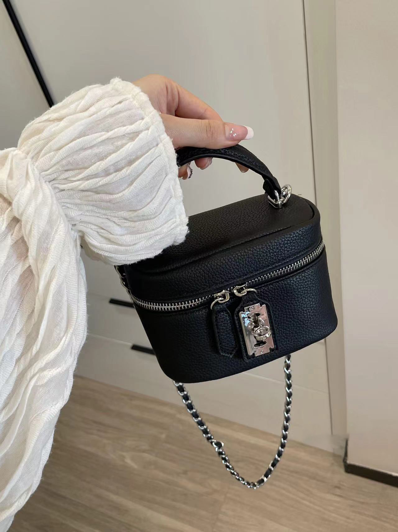 Korean-Style Small Crossbody Bag with Chain Handle, Box Design, Lock Closure, Versatile Shoulder Bag, Chic Square Purse Korean-Style Small Crossbody Bag with Chain Handle, Box Design, Lock Closure, Versatile Shoulder Bag, Chic Square Purse