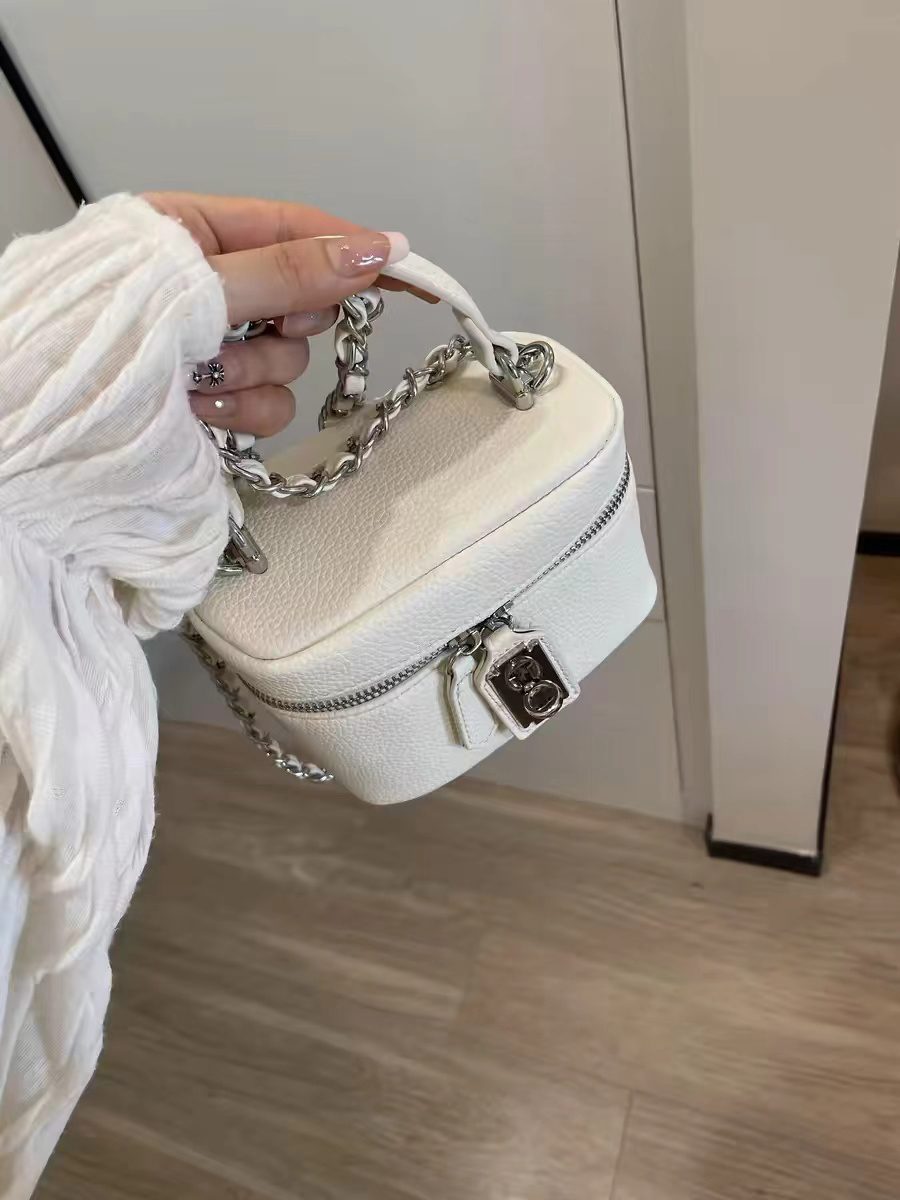 Korean-Style Small Crossbody Bag with Chain Handle, Box Design, Lock Closure, Versatile Shoulder Bag, Chic Square Purse Korean-Style Small Crossbody Bag with Chain Handle, Box Design, Lock Closure, Versatile Shoulder Bag, Chic Square Purse
