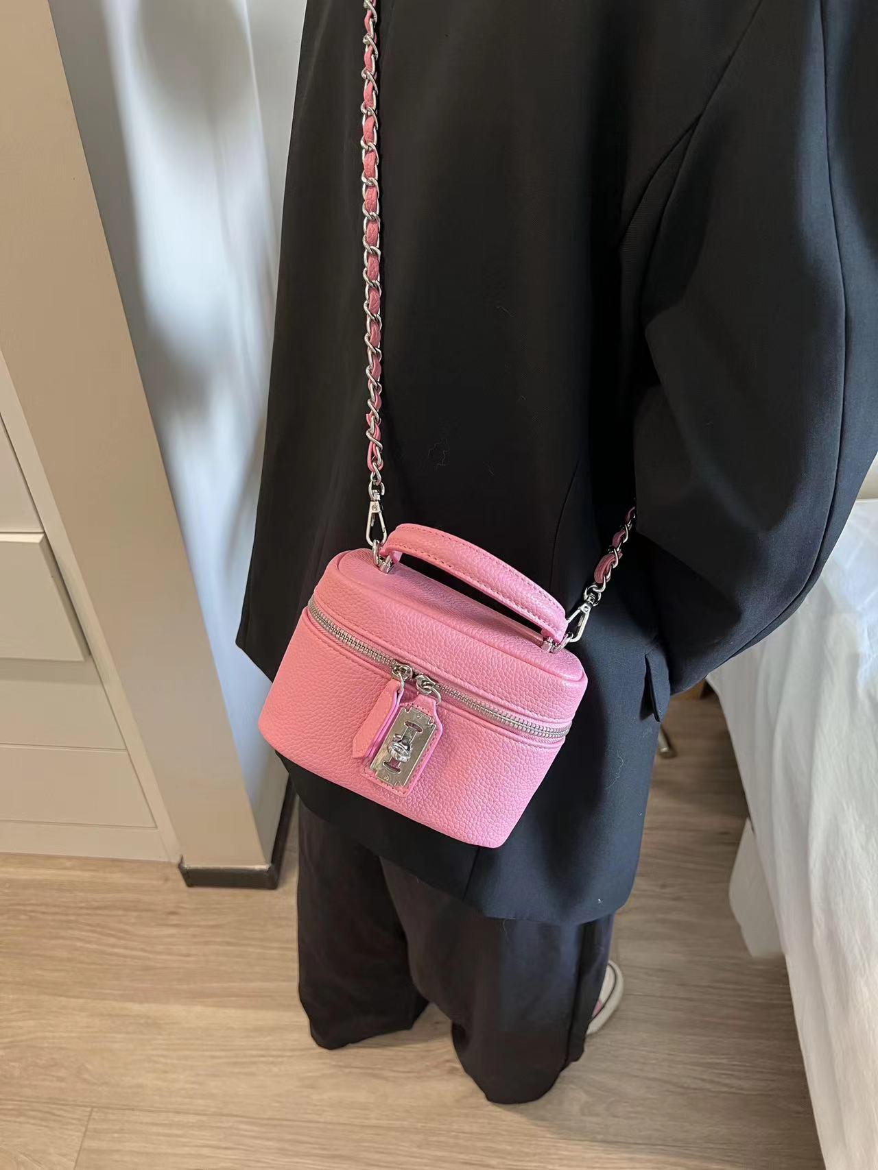 Korean-Style Small Crossbody Bag with Chain Handle, Box Design, Lock Closure, Versatile Shoulder Bag, Chic Square Purse Korean-Style Small Crossbody Bag with Chain Handle, Box Design, Lock Closure, Versatile Shoulder Bag, Chic Square Purse