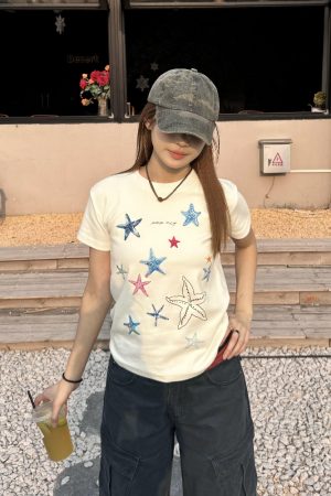 Korean Style Starfish Print Slim Fit Short Sleeve High-Stretch Cotton T-Shirt for Women - Age-Reducing Design