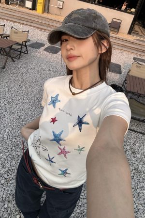 Korean Style Starfish Print Slim Fit Short Sleeve High-Stretch Cotton T-Shirt for Women - Age-Reducing Design