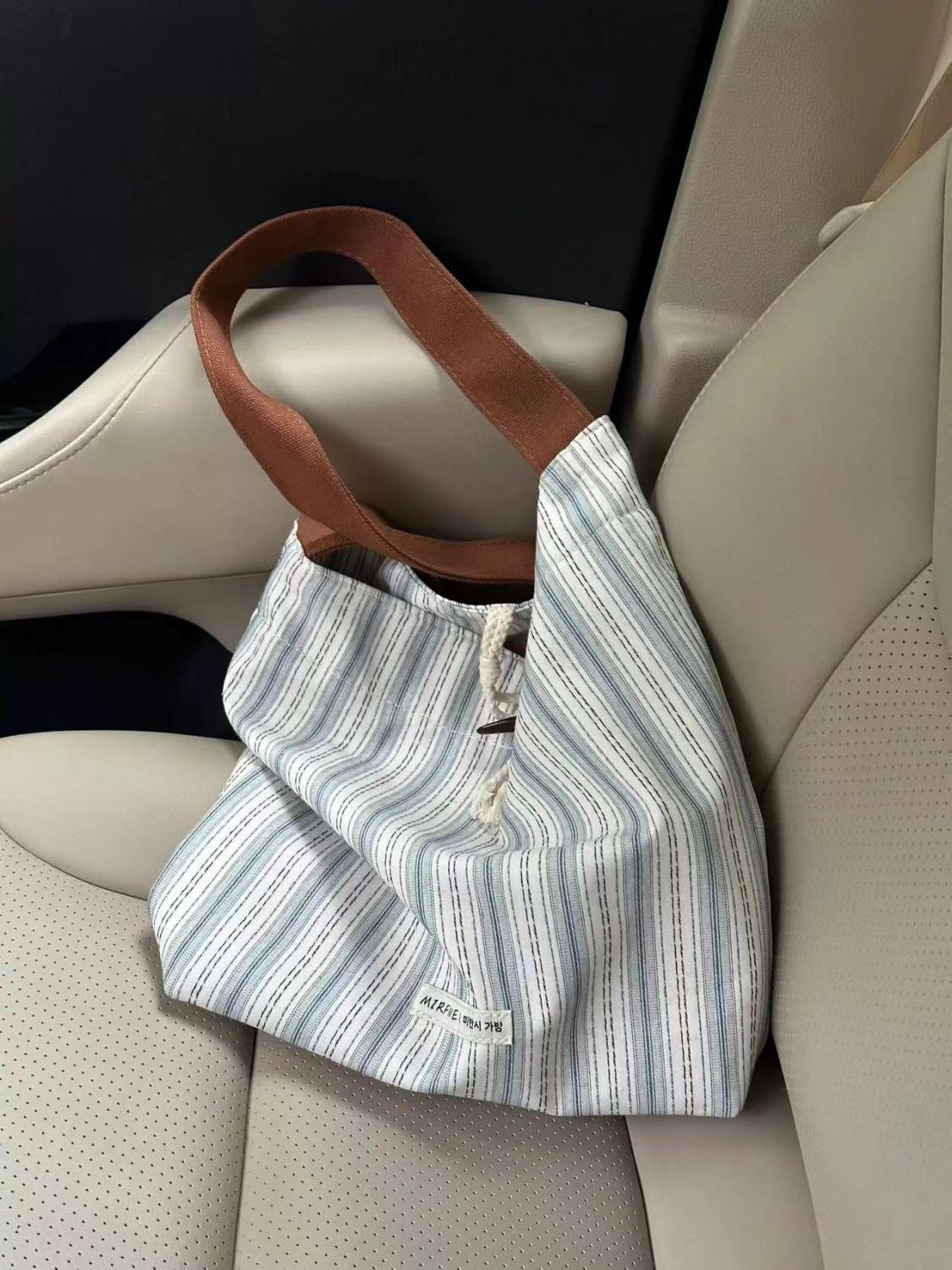 Korean-Style Striped Tote Bag for Women - Minimalist Large Capacity Color-Blocking Casual Canvas Commuter Bucket Bag Korean-Style Striped Tote Bag for Women - Minimalist Large Capacity Color-Blocking Casual Canvas Commuter Bucket Bag