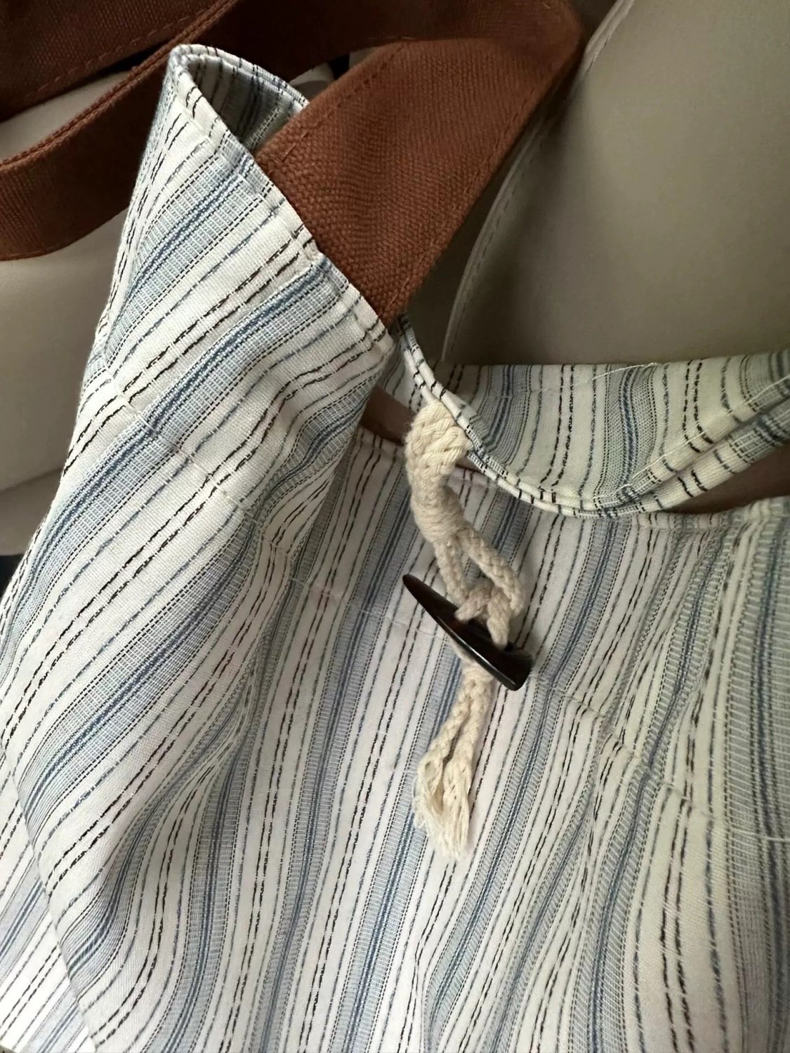 Korean-Style Striped Tote Bag for Women - Minimalist Large Capacity Color-Blocking Casual Canvas Commuter Bucket Bag Korean-Style Striped Tote Bag for Women - Minimalist Large Capacity Color-Blocking Casual Canvas Commuter Bucket Bag