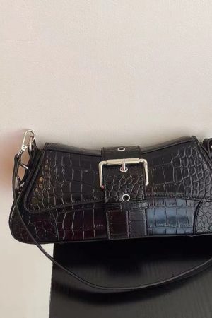 Korean Style Vintage Metal Chain Shoulder Handbag - Sweet Cool Spicy Girl Baguette Bag for Modern Fashion