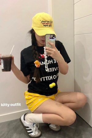 Korean Style Youthful Cartoon Print Slim-Fit Short Sleeve T-Shirt for Women - Trendy Graphic Top