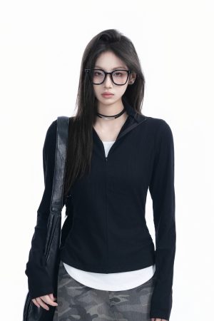 Korean Style Zipper Knitted Long Sleeve T-Shirt - Slim Fit Fake Two-Piece Design with Flattering Base for Spring Fashion