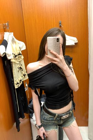 Lace Holiday Tune One-Shoulder Ruffle Edge Short Sleeve T-Shirt for Women - Flowing White Summer Top, Y2K Inspired Fashion