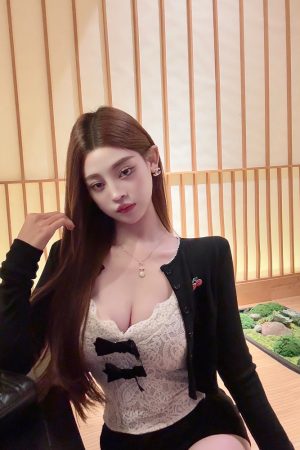 Lace Vest Camisole Top - Slim Fit, Built-In Chest Pad, Pure Desire Style, Perfect for 90s and Y2K Fashion