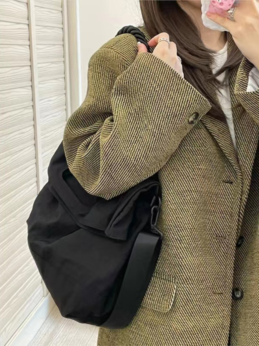 Large-Capacity Canvas Commuter Tote Bag for College Students, Women's Crossbody Shoulder Bag, Perfect for Classes and Daily Use Large-Capacity Canvas Commuter Tote Bag for College Students, Women's Crossbody Shoulder Bag, Perfect for Classes and Daily Use