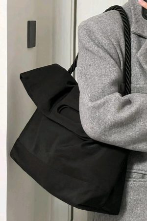 Large-Capacity Canvas Commuter Tote Bag for College Students, Women's Crossbody Shoulder Bag, Perfect for Classes and Daily Use