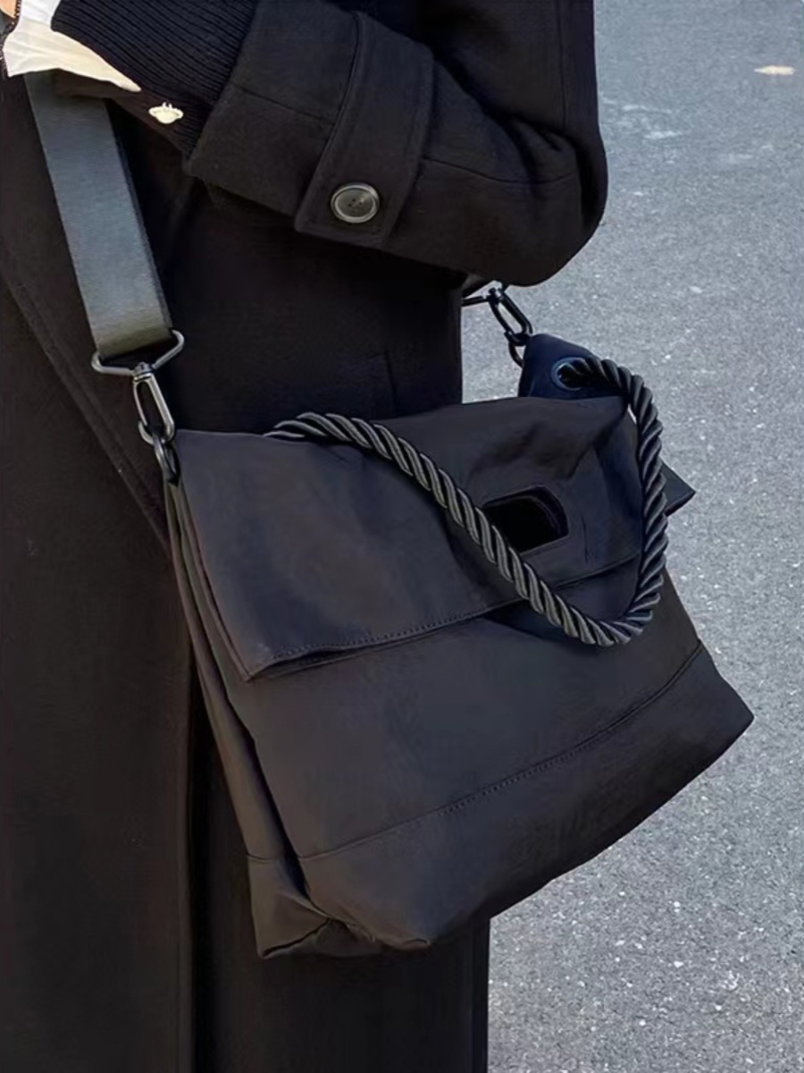 Large-Capacity Canvas Commuter Tote Bag for College Students, Women's Crossbody Shoulder Bag, Perfect for Classes and Daily Use Large-Capacity Canvas Commuter Tote Bag for College Students, Women's Crossbody Shoulder Bag, Perfect for Classes and Daily Use