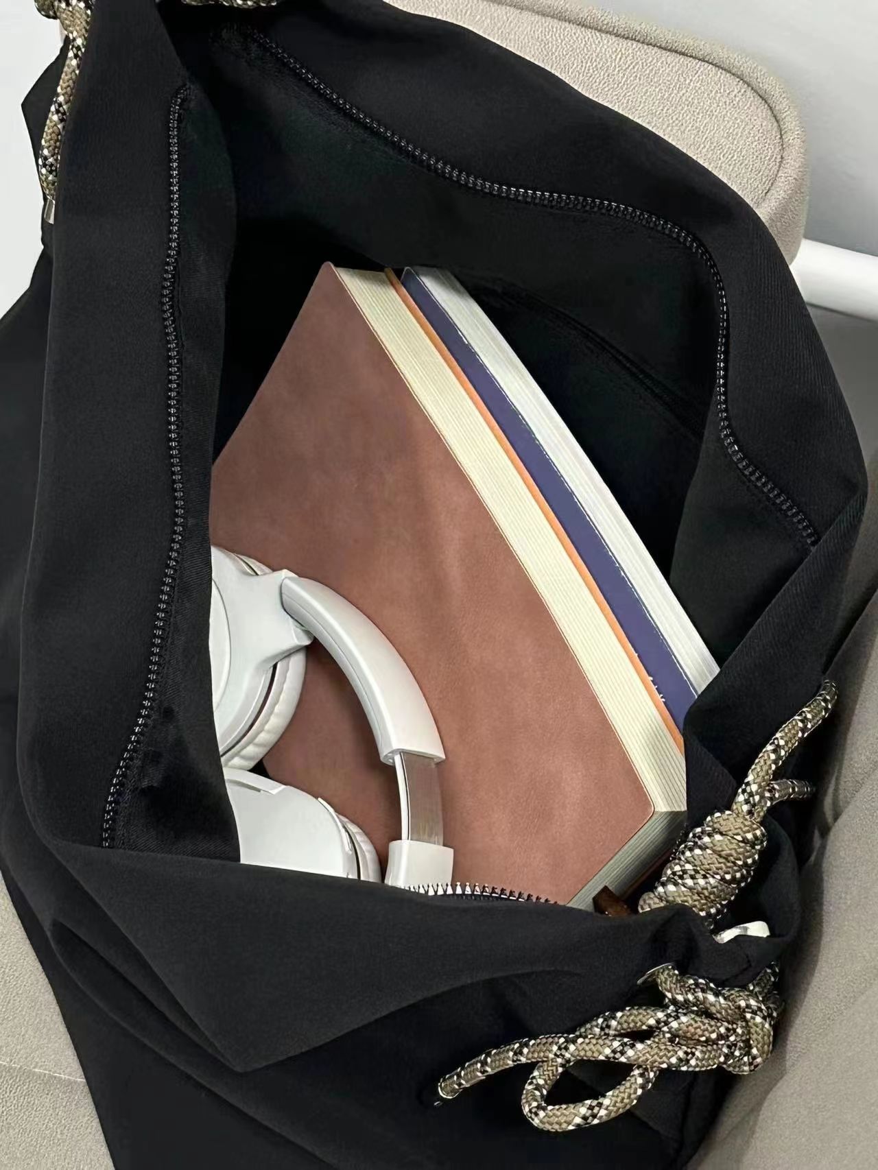 Large Capacity Casual Canvas Tote Bag for Women - 2023 Fashionable Crossbody Bag for Students, Perfect for Autumn and Winter Large Capacity Casual Canvas Tote Bag for Women - 2023 Fashionable Crossbody Bag for Students, Perfect for Autumn and Winter