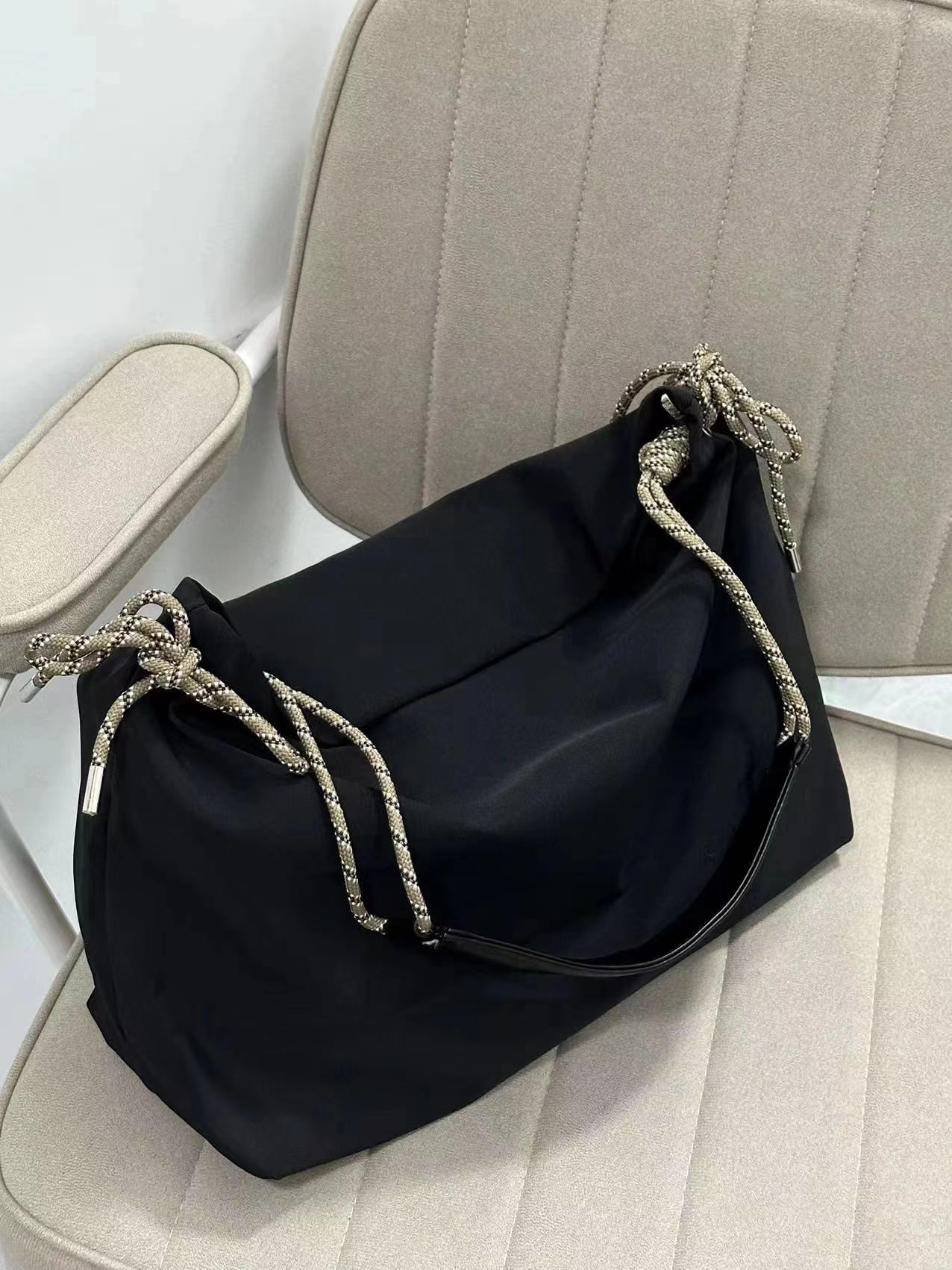 Large Capacity Casual Canvas Tote Bag for Women - 2023 Fashionable Crossbody Bag for Students, Perfect for Autumn and Winter Large Capacity Casual Canvas Tote Bag for Women - 2023 Fashionable Crossbody Bag for Students, Perfect for Autumn and Winter