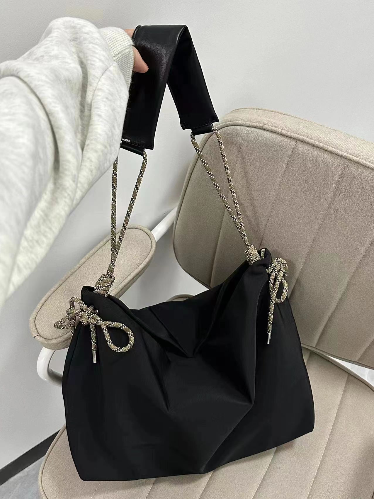 Large Capacity Casual Canvas Tote Bag for Women - 2023 Fashionable Crossbody Bag for Students, Perfect for Autumn and Winter Large Capacity Casual Canvas Tote Bag for Women - 2023 Fashionable Crossbody Bag for Students, Perfect for Autumn and Winter