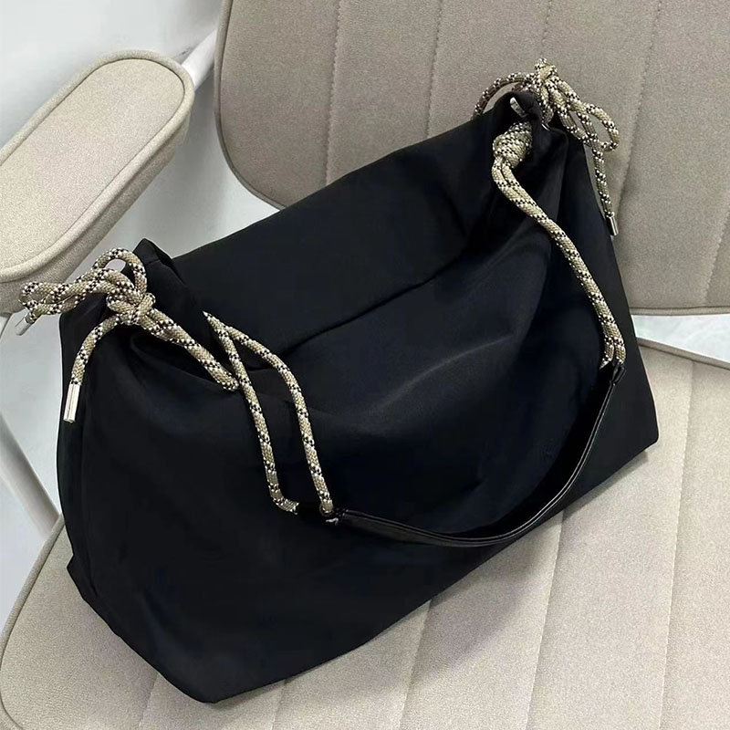 Large Capacity Casual Canvas Tote Bag for Women - 2023 Fashionable Crossbody Bag for Students, Perfect for Autumn and Winter Large Capacity Casual Canvas Tote Bag for Women - 2023 Fashionable Crossbody Bag for Students, Perfect for Autumn and Winter