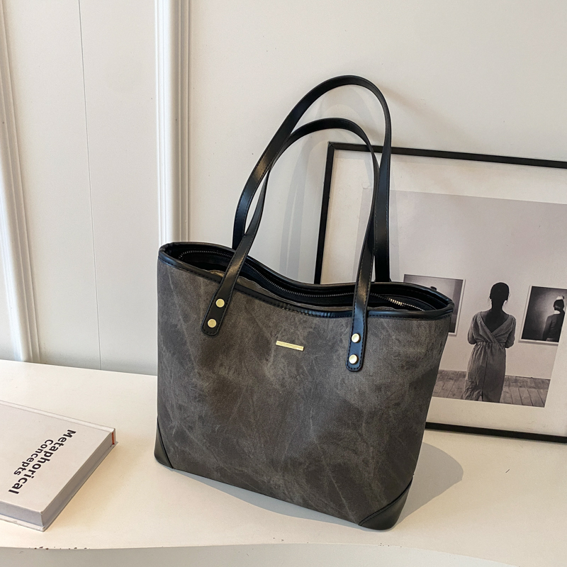 Large-Capacity Casual Tote Bag for Women - Versatile Spring 2025 Commuting & Travel Shoulder Bag Large-Capacity Casual Tote Bag for Women - Versatile Spring 2025 Commuting & Travel Shoulder Bag