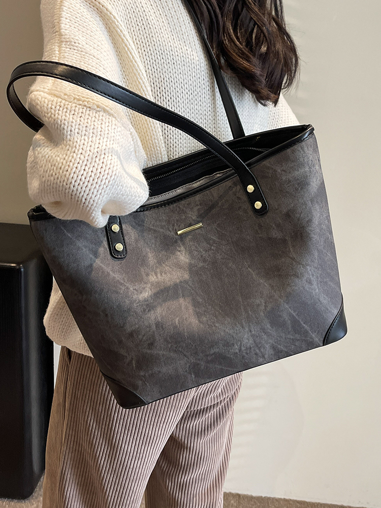 Large-Capacity Casual Tote Bag for Women - Versatile Spring 2025 Commuting & Travel Shoulder Bag Large-Capacity Casual Tote Bag for Women - Versatile Spring 2025 Commuting & Travel Shoulder Bag