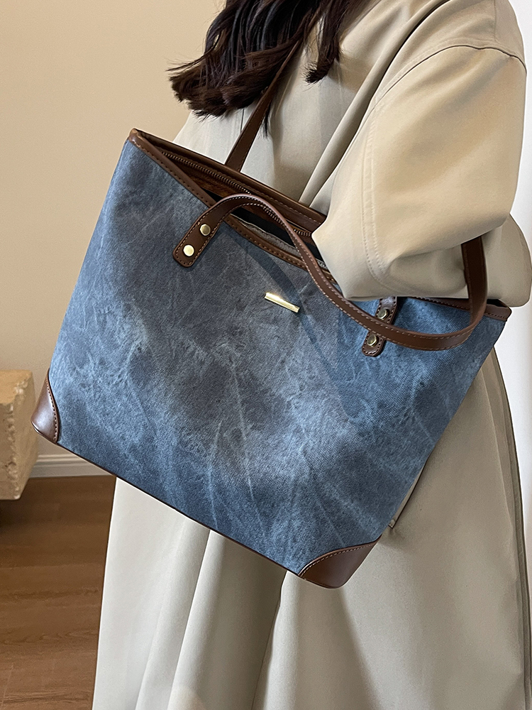 Large-Capacity Casual Tote Bag for Women - Versatile Spring 2025 Commuting & Travel Shoulder Bag Large-Capacity Casual Tote Bag for Women - Versatile Spring 2025 Commuting & Travel Shoulder Bag