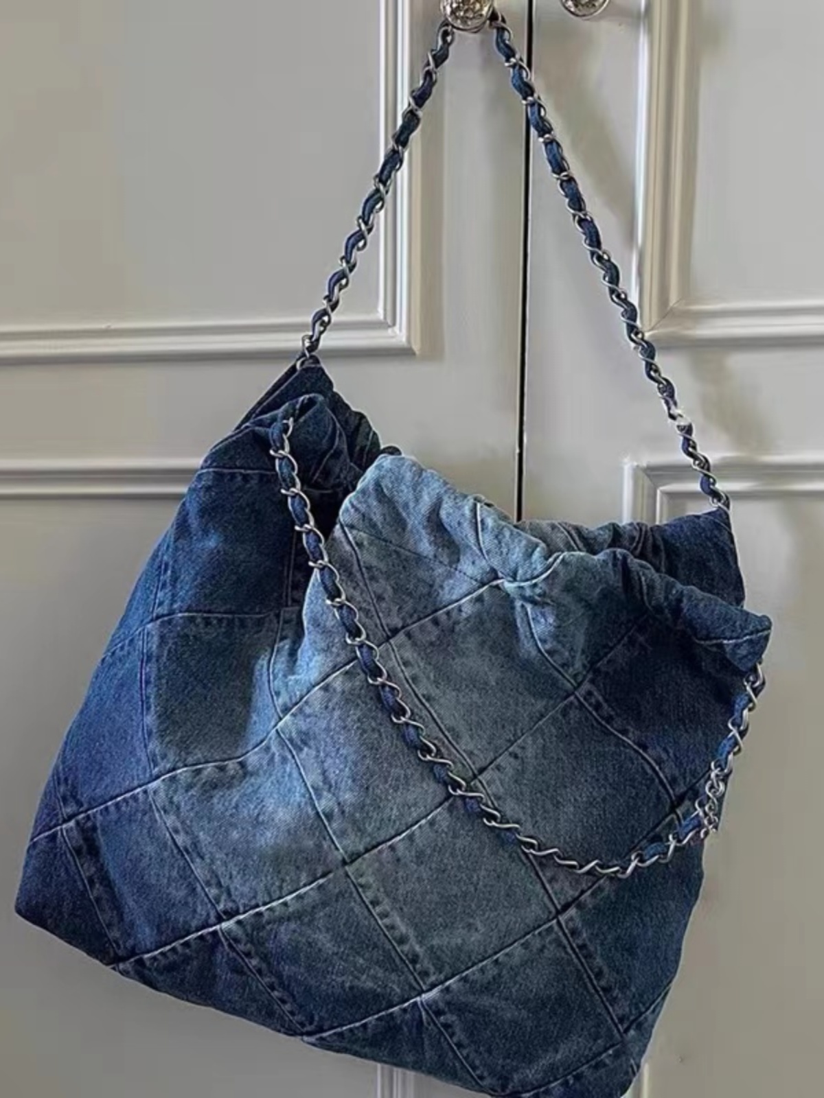 Large Capacity Denim Commuter Tote Bag with Chain Shoulder Strap - Stylish Autumn Winter Cloth Bag for Women Large Capacity Denim Commuter Tote Bag with Chain Shoulder Strap - Stylish Autumn Winter Cloth Bag for Women