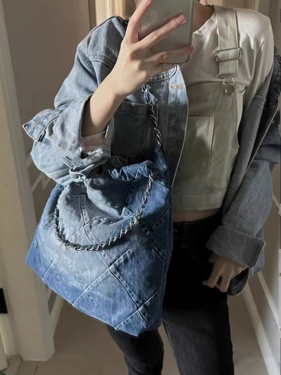 Large Capacity Denim Commuter Tote Bag with Chain Shoulder Strap - Stylish Autumn Winter Cloth Bag for Women Large Capacity Denim Commuter Tote Bag with Chain Shoulder Strap - Stylish Autumn Winter Cloth Bag for Women