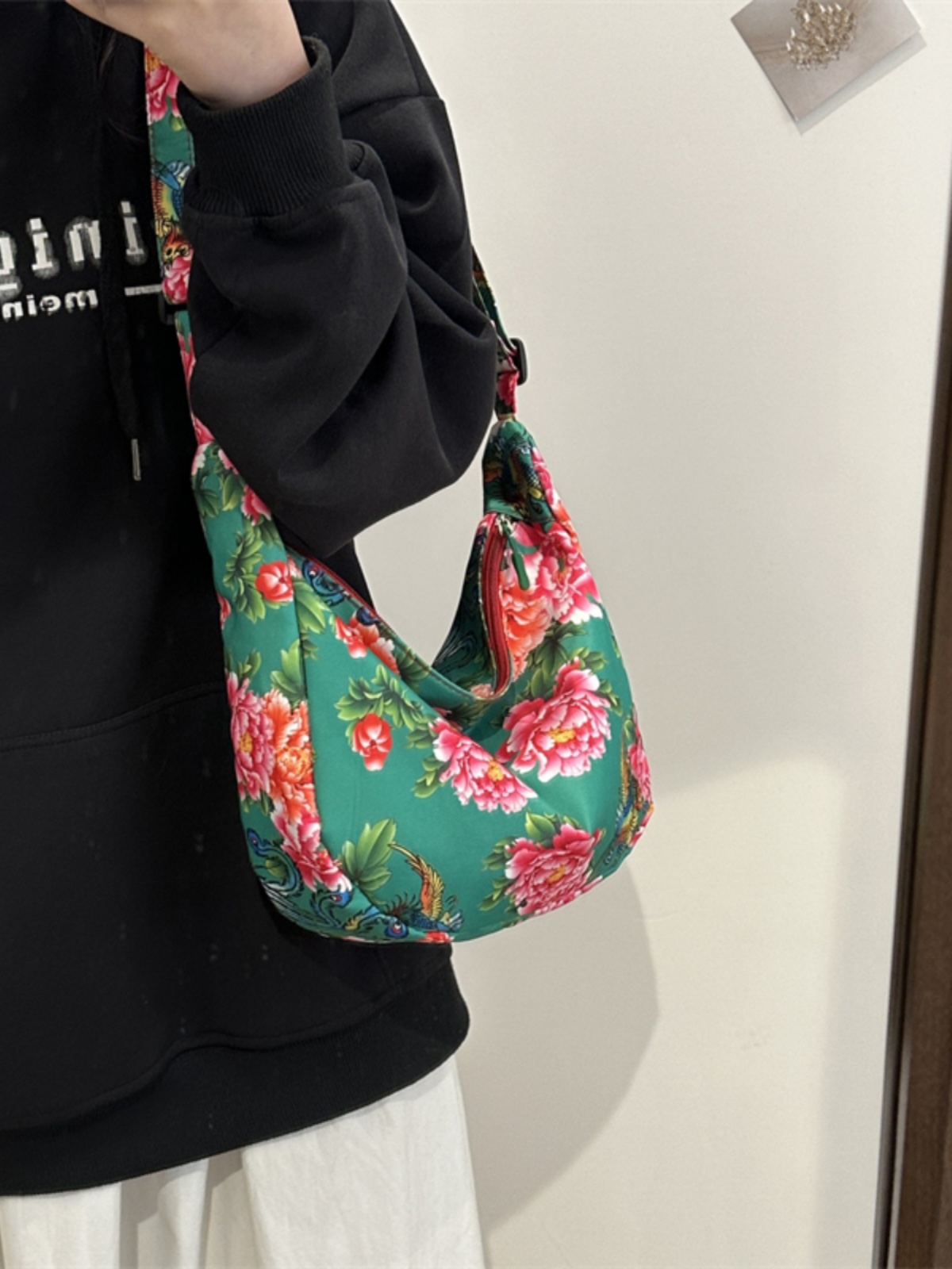 Large Capacity Floral Canvas Shoulder Bag for Women - Versatile Crossbody Dumpling Bag, 2025 Summer Style Large Capacity Floral Canvas Shoulder Bag for Women - Versatile Crossbody Dumpling Bag, 2025 Summer Style