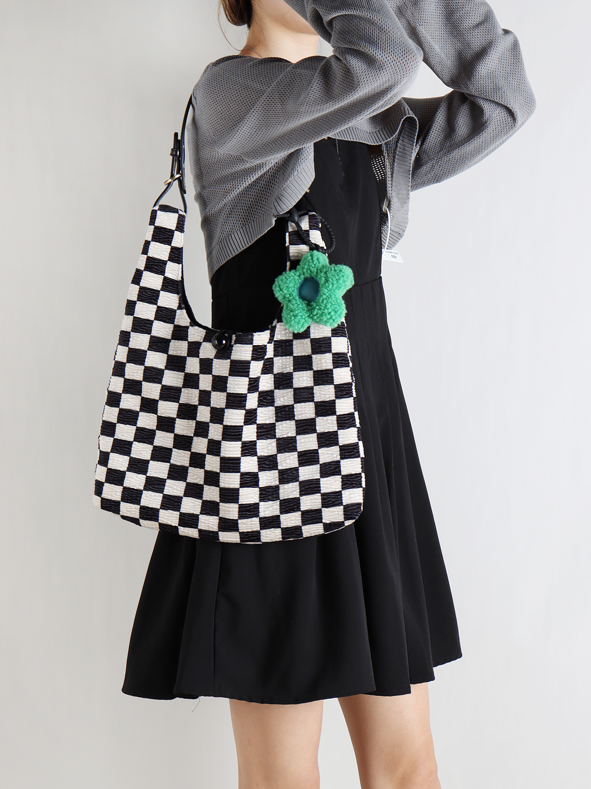 Large Capacity Flower Checkerboard Tote Bag for Women - Versatile Shoulder Bag for Class, Commuting, and Spring Outings Large Capacity Flower Checkerboard Tote Bag for Women - Versatile Shoulder Bag for Class, Commuting, and Spring Outings