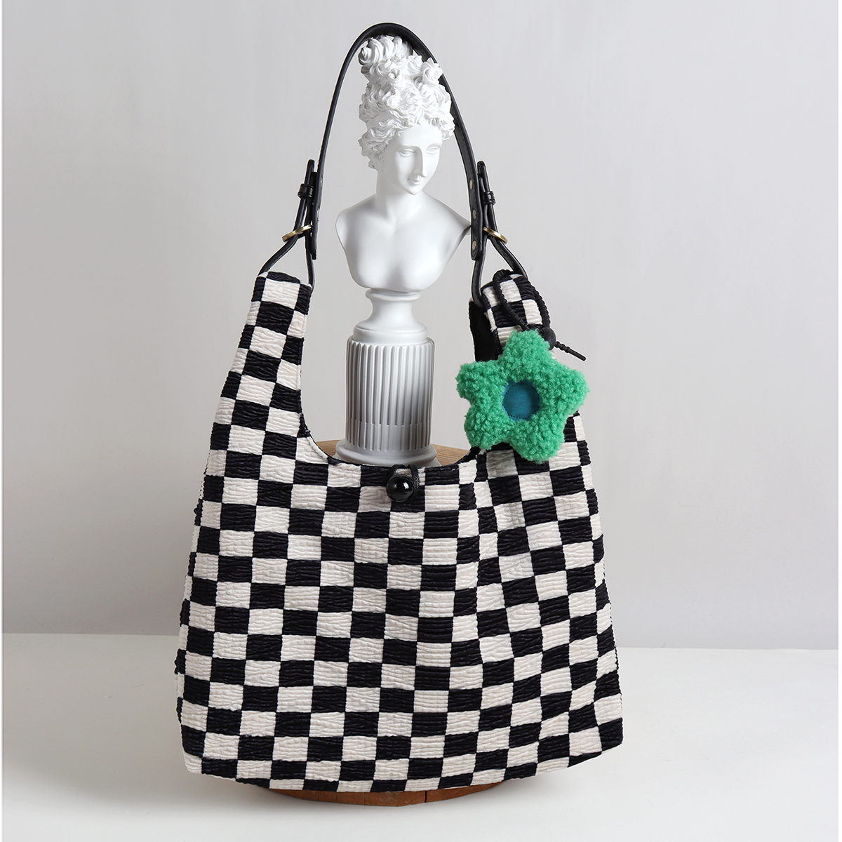 Large Capacity Flower Checkerboard Tote Bag for Women - Versatile Shoulder Bag for Class, Commuting, and Spring Outings Large Capacity Flower Checkerboard Tote Bag for Women - Versatile Shoulder Bag for Class, Commuting, and Spring Outings