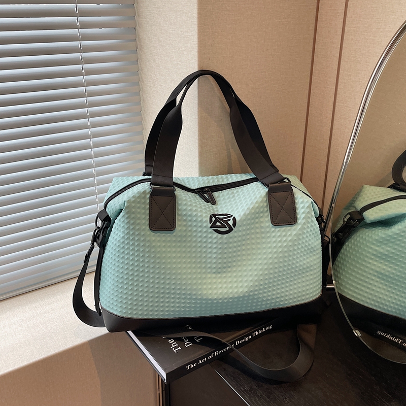 Large Capacity Lightweight Women's Travel Bag - Versatile Commuter Tote, Gym Bag, and Maternity Luggage for Business Trips Large Capacity Lightweight Women's Travel Bag - Versatile Commuter Tote, Gym Bag, and Maternity Luggage for Business Trips