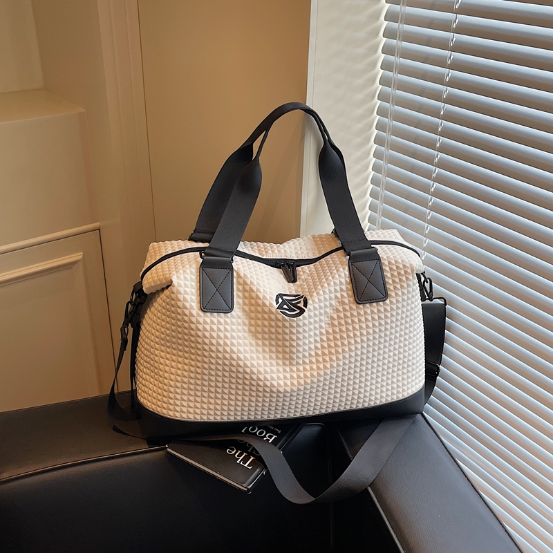 Large Capacity Lightweight Women's Travel Bag - Versatile Commuter Tote, Gym Bag, and Maternity Luggage for Business Trips Large Capacity Lightweight Women's Travel Bag - Versatile Commuter Tote, Gym Bag, and Maternity Luggage for Business Trips