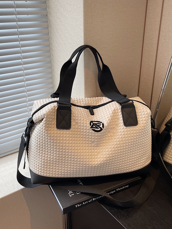 Large Capacity Lightweight Women's Travel Bag - Versatile Commuter Tote, Gym Bag, and Maternity Luggage for Business Trips Large Capacity Lightweight Women's Travel Bag - Versatile Commuter Tote, Gym Bag, and Maternity Luggage for Business Trips