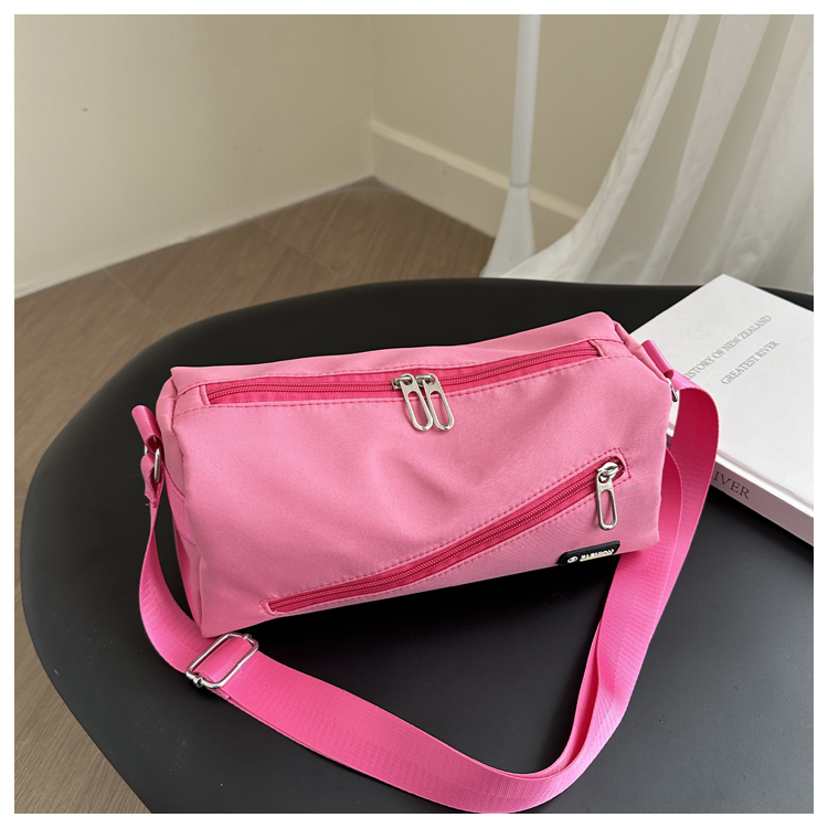 Large Capacity Nylon Women's Crossbody Bag with Wide Shoulder Strap - Trendy High-End Toast Pillow Style 2025 Large Capacity Nylon Women's Crossbody Bag with Wide Shoulder Strap - Trendy High-End Toast Pillow Style 2025