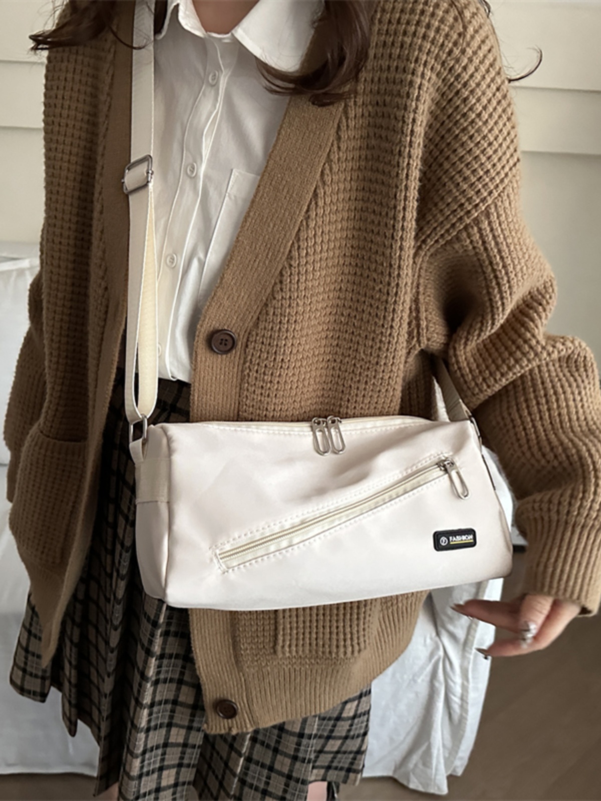 Large Capacity Nylon Women's Crossbody Bag with Wide Shoulder Strap - Trendy High-End Toast Pillow Style 2025 Large Capacity Nylon Women's Crossbody Bag with Wide Shoulder Strap - Trendy High-End Toast Pillow Style 2025