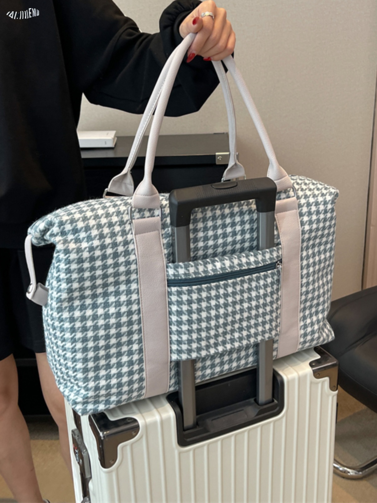 Large Capacity Rolling Travel Bag for Women - Portable Maternity Storage, Sports Fitness, & Versatile Luggage Solution Large Capacity Rolling Travel Bag for Women - Portable Maternity Storage, Sports Fitness, & Versatile Luggage Solution