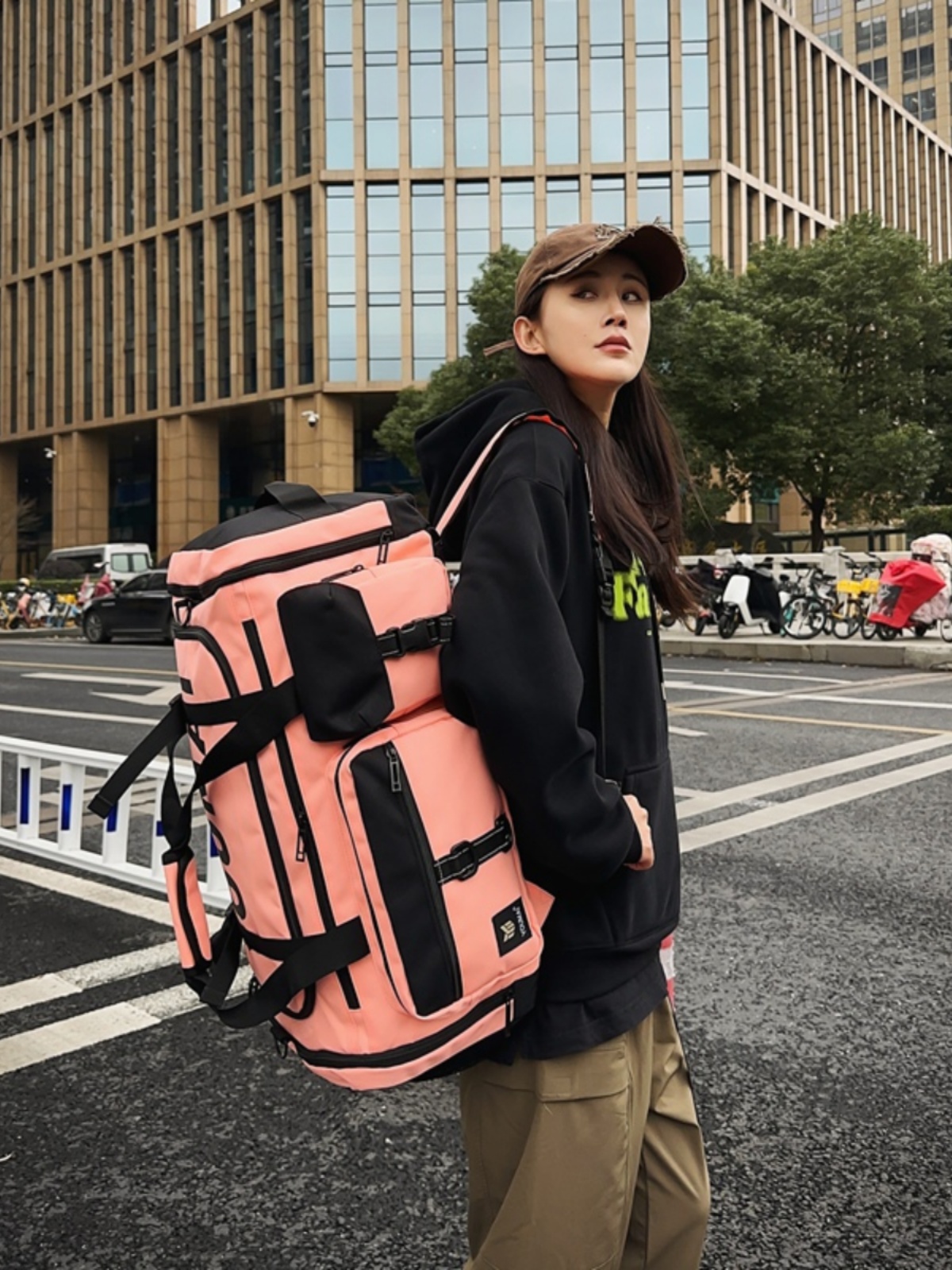 Large Capacity Sports Bag with Dry Wet Separation - Fitness Backpack for Men & Women, Training Equipment & Skiing Storage Large Capacity Sports Bag with Dry Wet Separation - Fitness Backpack for Men & Women, Training Equipment & Skiing Storage