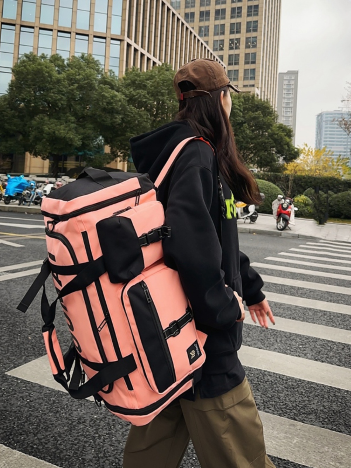 Large Capacity Sports Bag with Dry Wet Separation - Fitness Backpack for Men & Women, Training Equipment & Skiing Storage Large Capacity Sports Bag with Dry Wet Separation - Fitness Backpack for Men & Women, Training Equipment & Skiing Storage