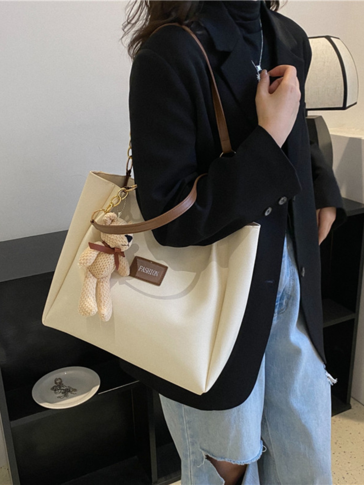 Large Capacity Summer Handbag for Women – Versatile High-End Shoulder Tote Bag for Commuting and Everyday Style 2025 Large Capacity Summer Handbag for Women – Versatile High-End Shoulder Tote Bag for Commuting and Everyday Style 2025