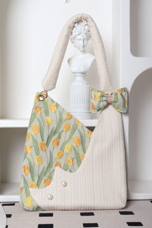 Large Capacity Tulip Cat Tote Bag - Cute Niche Design for Spring, Stylish Shoulder Crossbody Bag