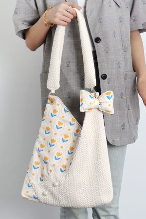 Large Capacity Tulip Cat Tote Bag - Cute Niche Design for Spring, Stylish Shoulder Crossbody Bag