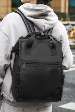 Large-Capacity Water-Resistant Backpack for Classes and Commuting, Unisex Laptop and School Bag, Ideal for Students and Professionals