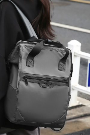 Large-Capacity Water-Resistant Backpack for Classes and Commuting, Unisex Laptop and School Bag, Ideal for Students and Professionals