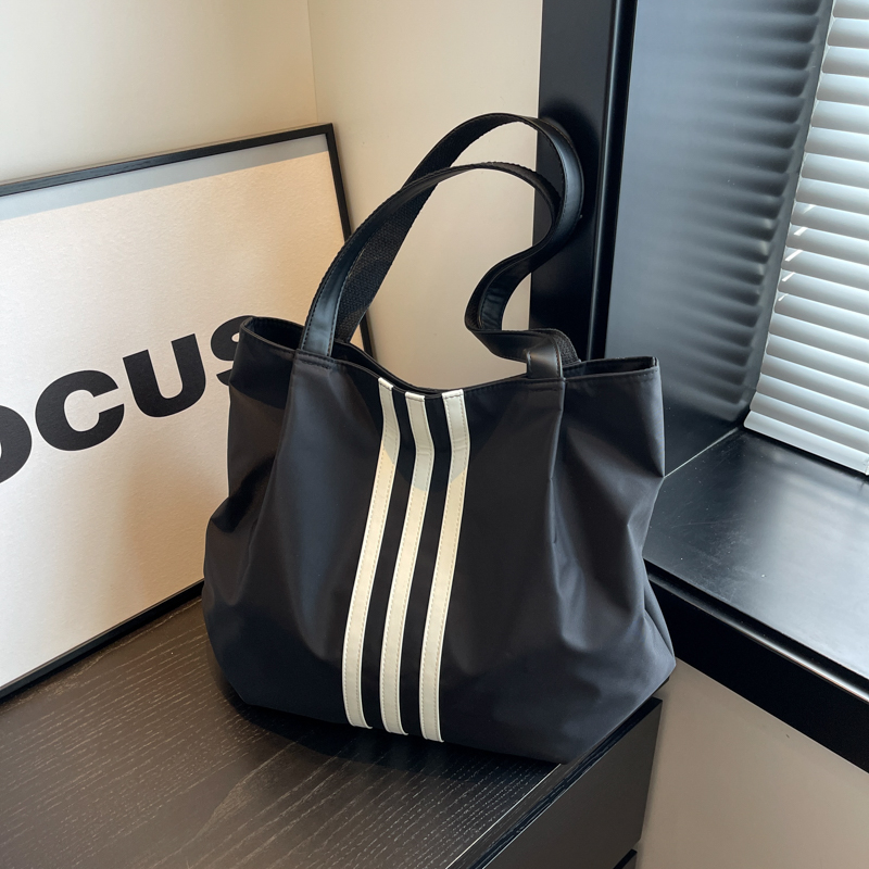 Large Capacity Waterproof Oxford Cloth Outdoor Bag - Versatile Lazy Style Travel Bag for Short Trips Large Capacity Waterproof Oxford Cloth Outdoor Bag - Versatile Lazy Style Travel Bag for Short Trips