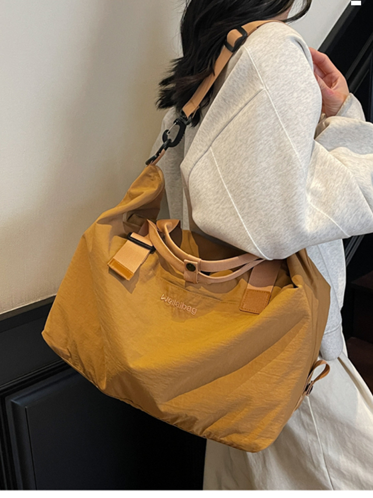 Large Capacity Women's Commuter Travel Bag - Lightweight Fitness Shoulder Bag, Perfect for Maternity & Everyday Use Large Capacity Women's Commuter Travel Bag - Lightweight Fitness Shoulder Bag, Perfect for Maternity & Everyday Use