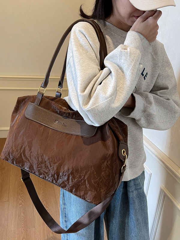 Large Capacity Women's Handbag - Fashionable Lightweight Travel Bag for Business Trips and Fitness - Stylish Storage Solution Large Capacity Women's Handbag - Fashionable Lightweight Travel Bag for Business Trips and Fitness - Stylish Storage Solution